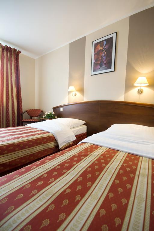 Hotel Novum & Spa Неполомице Экстерьер фото