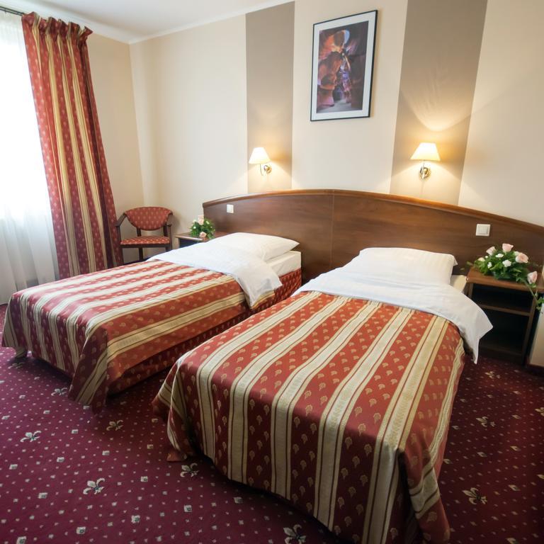 Hotel Novum & Spa Неполомице Экстерьер фото